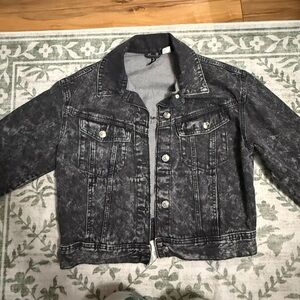 Stylish Denim Jacket in Black